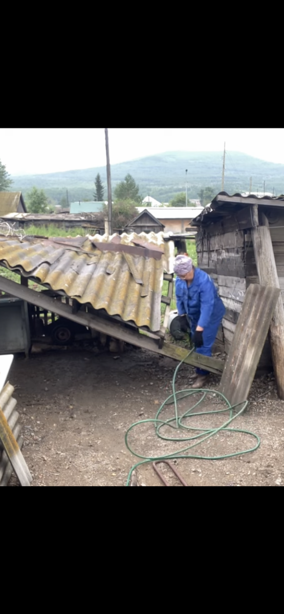 При урагане упала крыша 