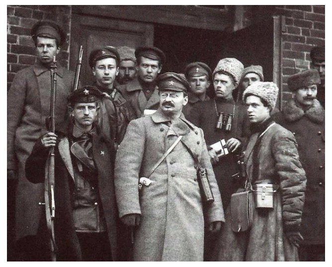 Троцкий, занимавшийся формированием Красной армии, научил наших военных начинать движение с левой ноги.