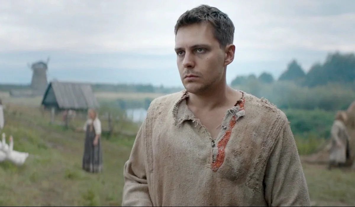 Кадр из русского фильма "Холоп"