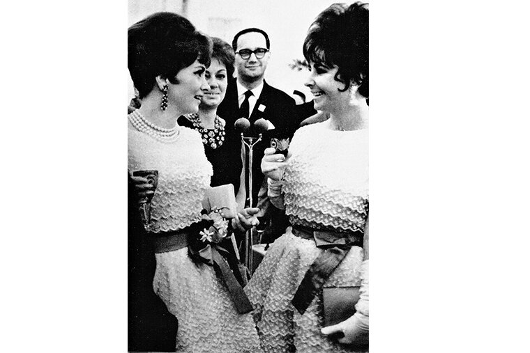 Джина Лоллобриджида и Элизабет Тейлор на Московском кинофестивале 1961 года. Фото из открытых источников. 