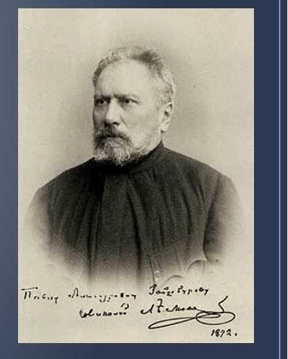 1.Лесков являлся вегетарианцем            2.Первая жена Лескова была психически больной                                                        3.Лесков любил коллекционировать часы, картины, книги                                        4.Писатель открыто осуждал распространение питейных заведений в России              5.Изначально у него был псевдоним Стебницкий                                                6.Именем Лескова назван открытый в 1985 году астероид                                 7.Единственный дом-музей Лескова расположен в Орловской области             8.Всего лишь 2 класса гимназии закончил Николай Семенович Лесков.