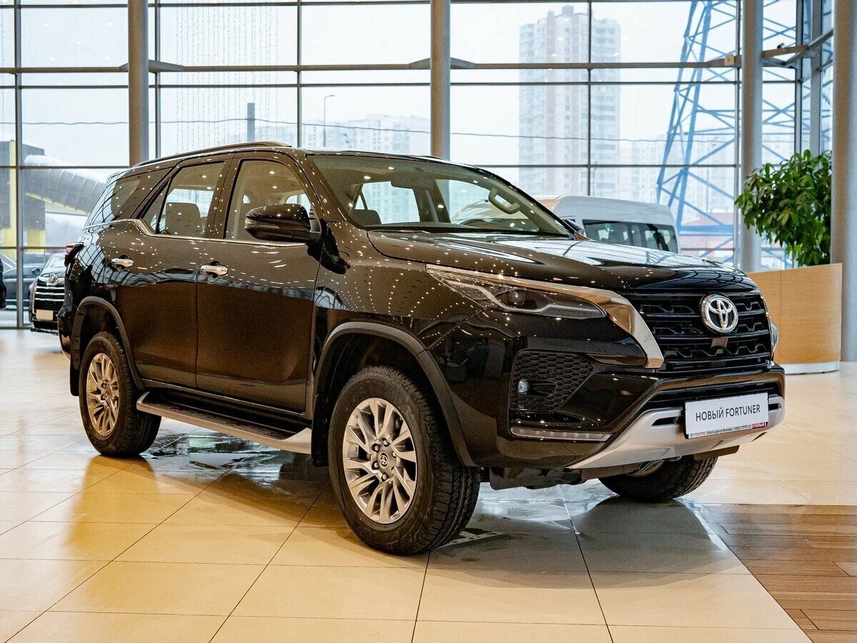 В продаже появились новые Toyota Fortuner. Полный привод, бензин или  дизель, АКПП. Сколько стоит? Обзор | ProAvto | Дзен