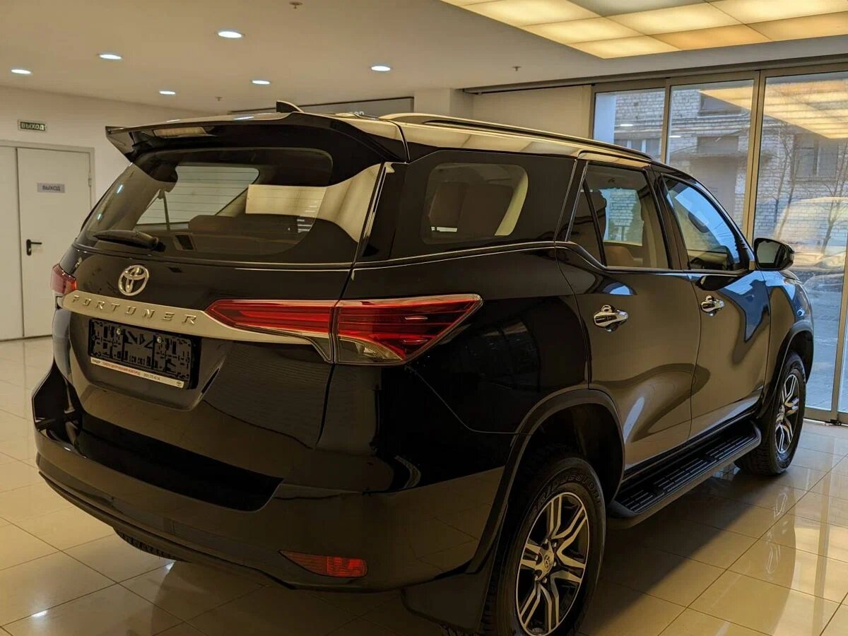 В продаже появились новые Toyota Fortuner. Полный привод, бензин или  дизель, АКПП. Сколько стоит? Обзор | ProAvto | Дзен