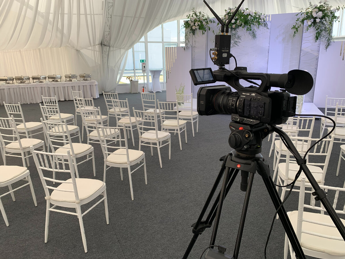 Онлайн трансляция выездной регистрации на свадьбе.