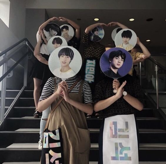 Пока только подружки ...