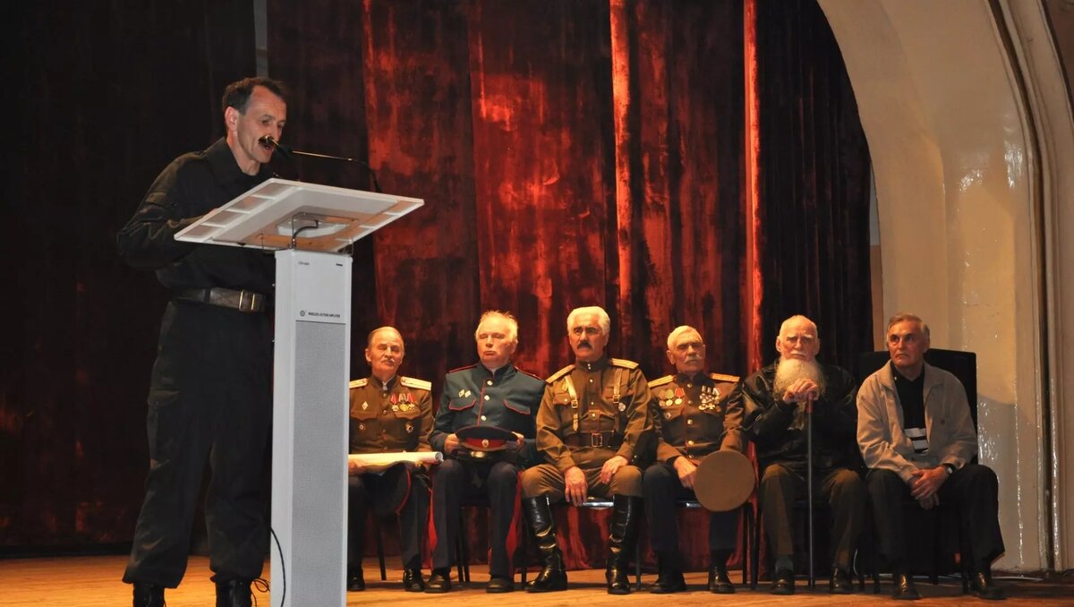     По мнению Совета атаманов, спектакль, запланированный на 1 апреля, искажает образ Распутина и оскверняет его память.