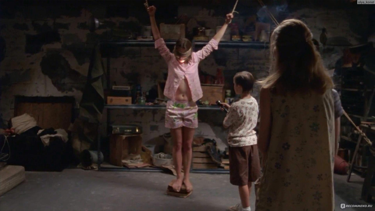 "Девушка по соседству"