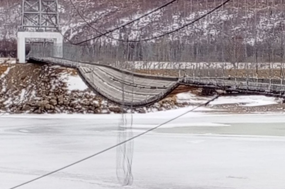    Жители села Забайкалья пожаловались на сломанный мост через реку