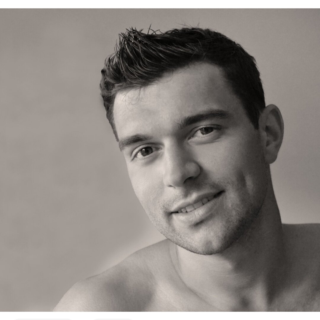 Из слесаря-в актёры: "Петь-плясать умею, пойду в театральный". Талантливый и хар