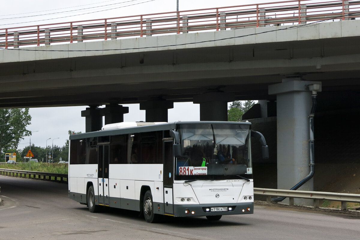 На фото автобус маршрута №881 Звенигород - метро "Строгино". Фотография автора канала.