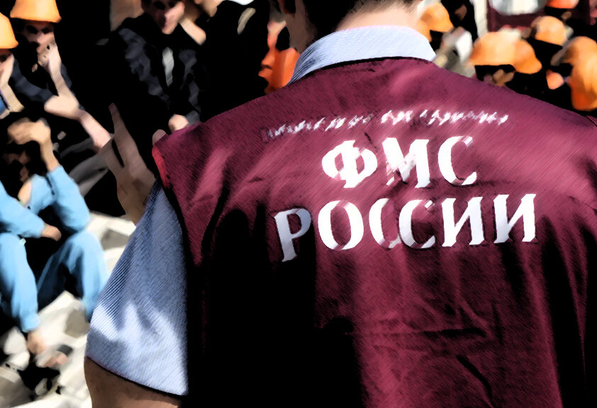 Незаконные мигранты должны как огня бояться сотрудников полиции...