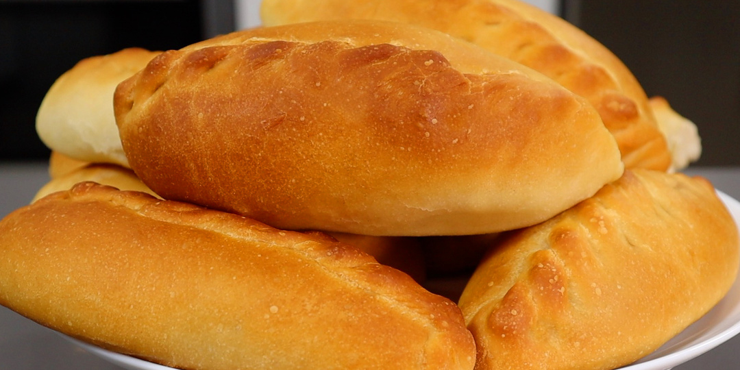 Печёные пирожки: как приготовить удачное дрожжевое тесто, что сделать, чтобы начинка не вытекала и чем лучше смазывать постную выпечку