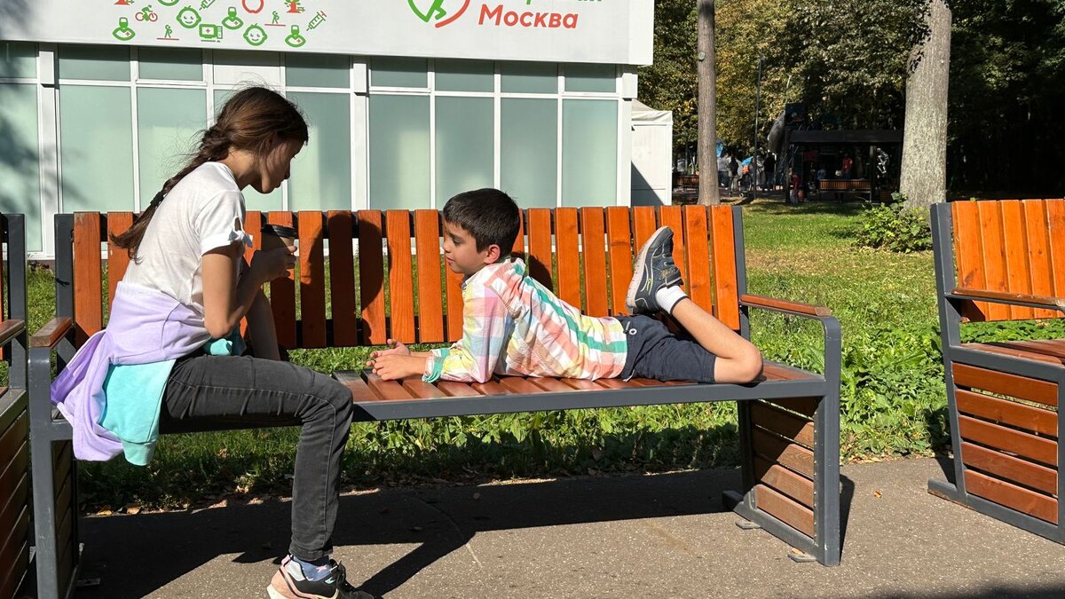 Настя и Сеня в парке Фили, 2023 год. 