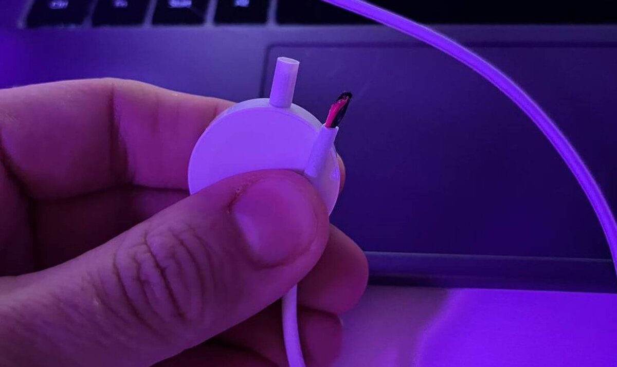    Вот что происходит с кабелем для зарядки Apple Watch «под оригинал»