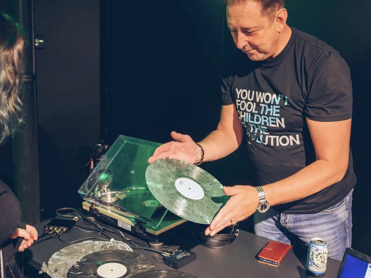    Виниловые пластинки сделали из растений. Они выгоднее в производстве