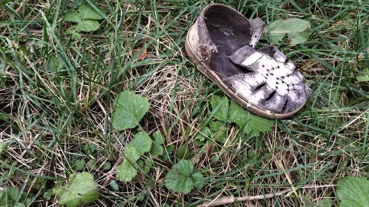     В микрорайоне АМЗ в Челябинске местные пишут в чатах о появлении маньяка, который от преследует женщин с детьми, то крутится около учебных заведений, о странном мужчине сообщает АиФ со ссылкой на чаты местных в соцсетях.
