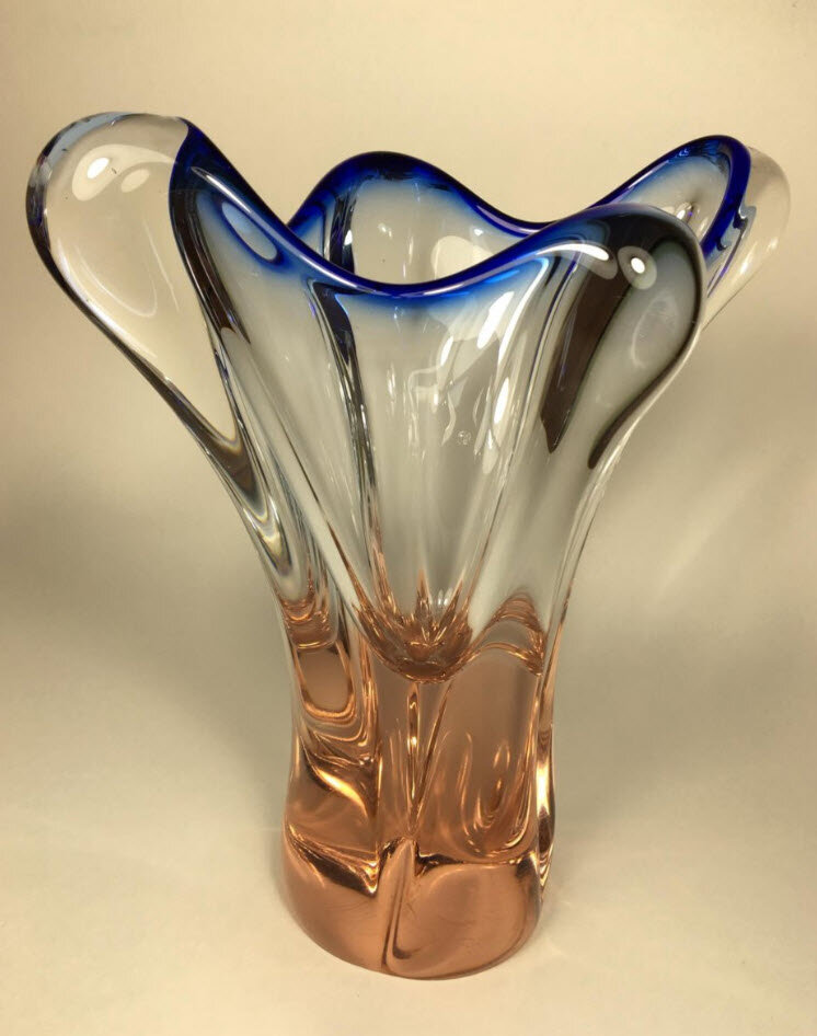 Вазы чехия стекло. Зеленая лепка богемия смальта. Вазы чехия стекло. Гутное стекло чехословакия. Вазы чехия стекло.