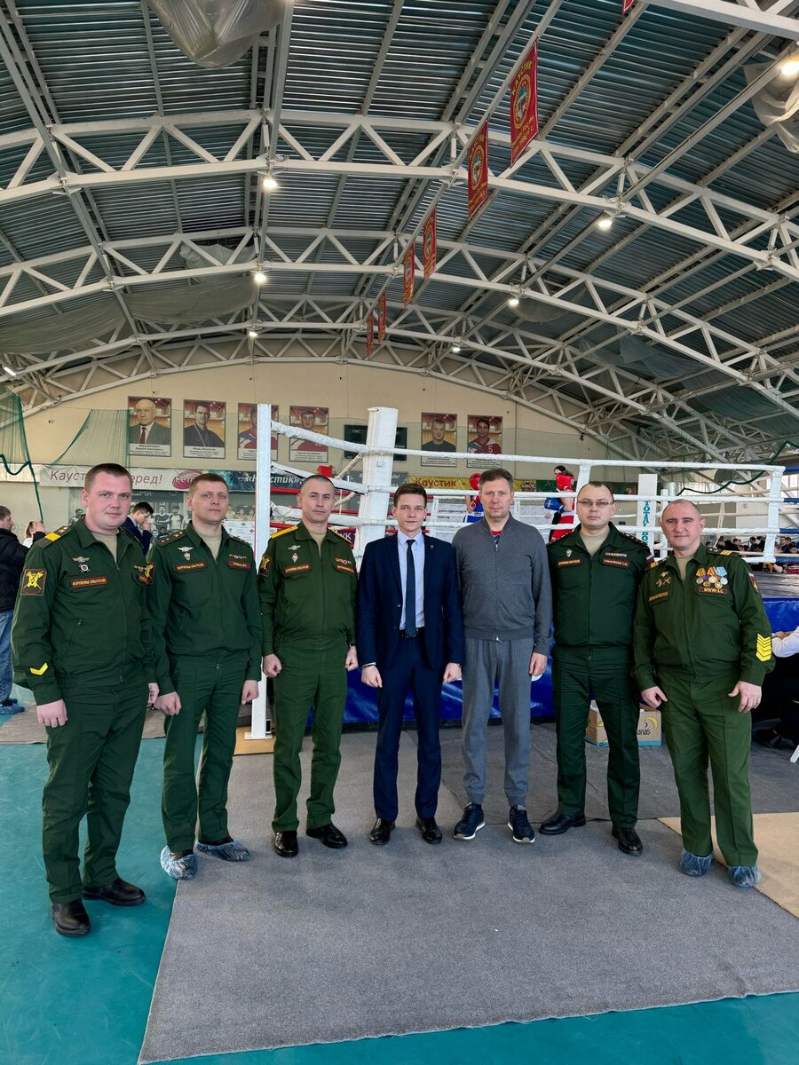 — Когда решили заниматься благотворительной деятельностью? Устраивали ли ранее благотворительные турниры?— Я расскажу соревнованиях, которые навсегда остались в моей памяти. Это мои первые соревнования в этом виде спорта. Было волнительно, присутствовал интерес о том, хорошо ли я подготовлен по сравнению с другими ребятами моего возраста. Первые соревнования я проиграл, но получил богатейший опыт для дальнейших поединков!📷
