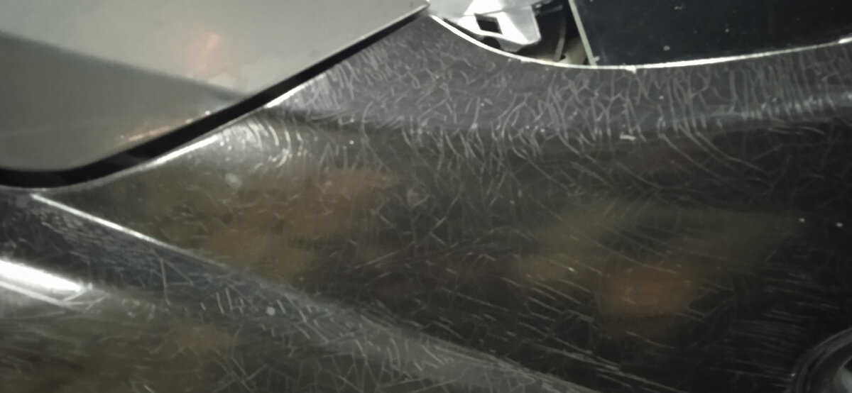 левое переднее крыло