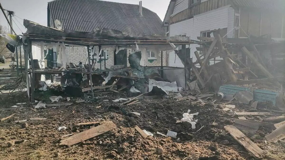     Село Дунайка Грайворонского округа попало под обстрел со стороны ВСУ. Губернатор Белгородской области Вячеслав Гладков сообщил о смерти местной жительницы. Населенный пункт продолжают обстреливать — власти приостановили подомовой обход.