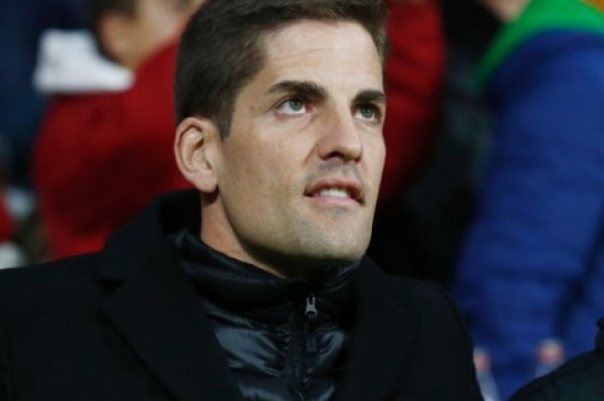 На самом деле он начинал с аналитической работы