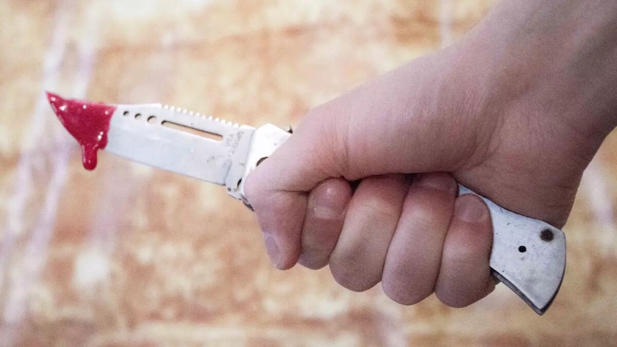     В соцсетях обсуждается информация о том, что мужчине отрезали половой орган в Менделеевске. Сделала это якобы его возлюбленная. Соответствующая публикация появилась в Telegram-канале Region 116.