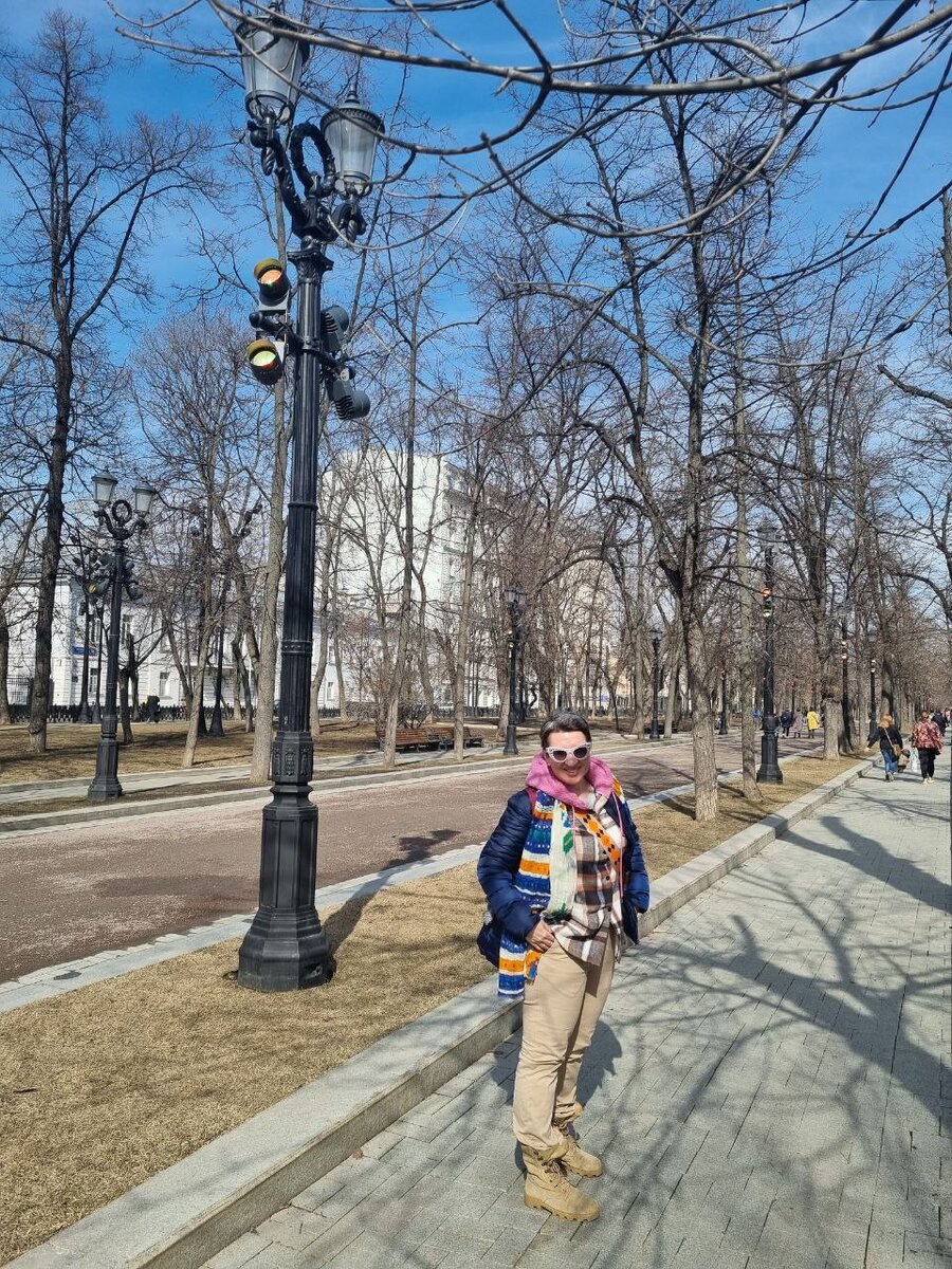 Спросите у любого на Тверском бульваре, кто лучше всех танцует твист и рок-н-ролл (с)