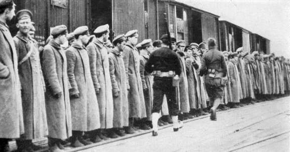 Заключенные Красной Армии, находящиеся под стражей у войск армии США в Архангельске (Википедия)