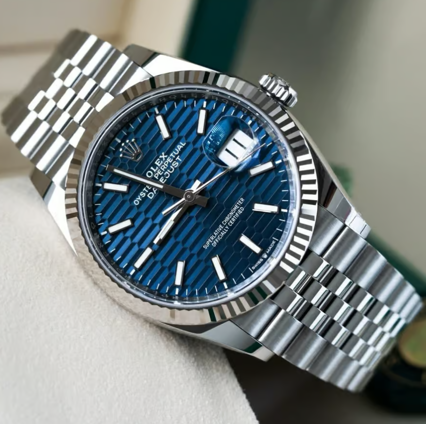 Rolex Datejust - идеально гладкая задняя крышка для гравировки