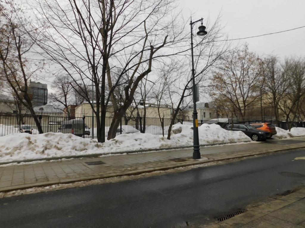 Кропоткинский переулок , "дом 1". Февраль 2024 г. Из личного архива автора