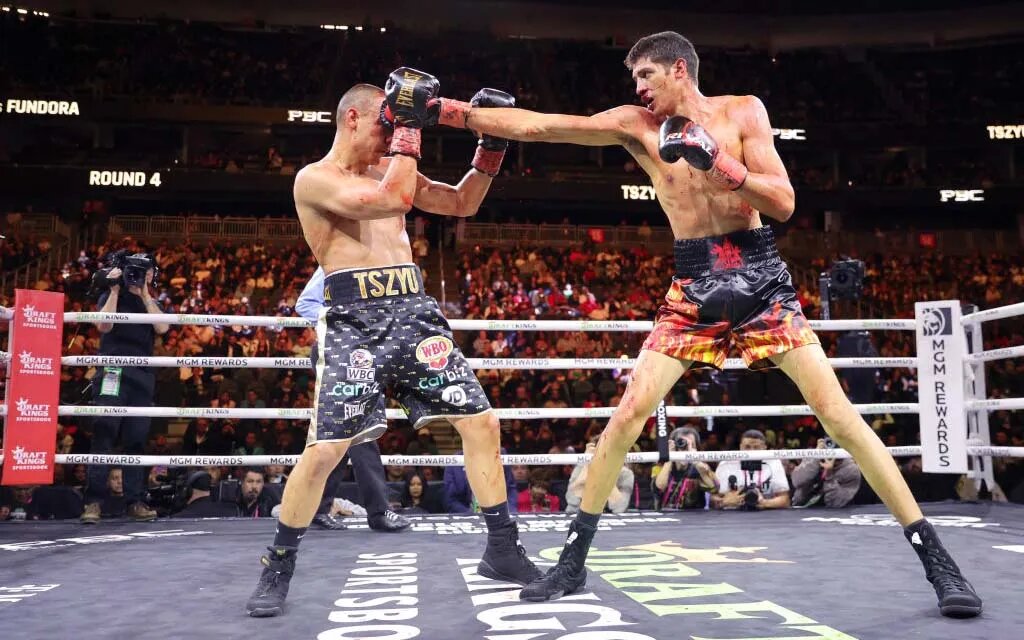 Боксёры в ринге.  фото: картинки  яндекса.