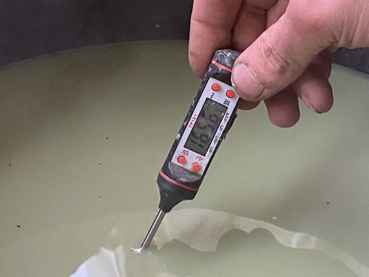 165 градусов Цельсия - даже смотреть страшно на это варево, а волонтёры с ним работают каждый день (С) Фото из личного архива автора, 2023 год