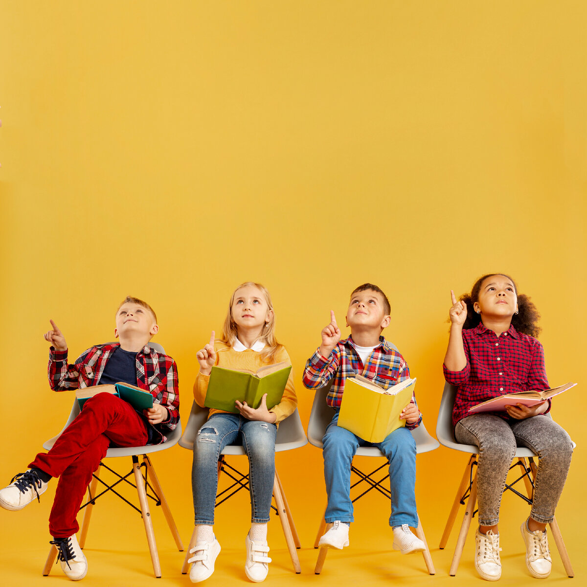 https://ru.freepik.com/free-photo/copy-space-group-of-childrens-with-books-pointing_6929870.htm#query=kids&position=11&from_view=keyword&track=ais&uuid=cf33c484-b6fe-4d48-8a4a-49bdcfe69ca6