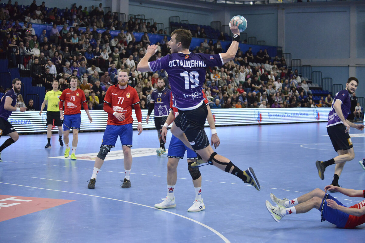 Безупречный Роман Остащенко отправляет очередной мач в армейские ворота