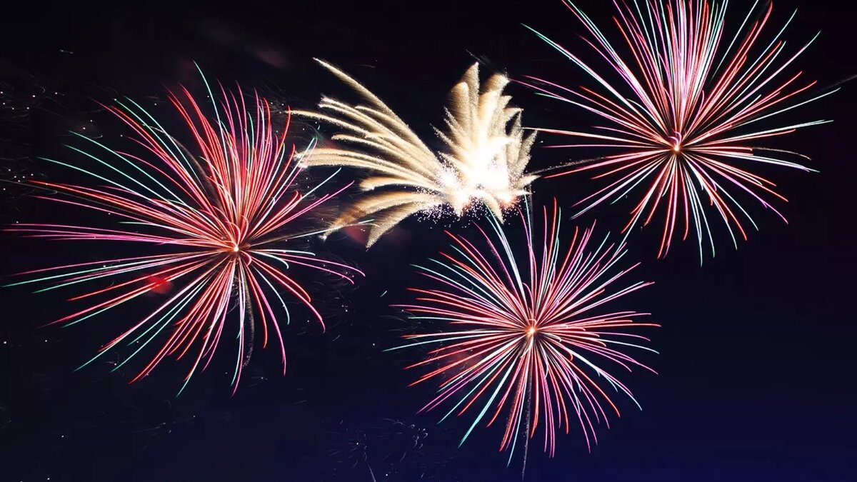     Жители одного из казанских домов заметили пускающих во дворе салюты подростков. Соответствующая публикация появилась Telegram-канале «В Казани поймут».