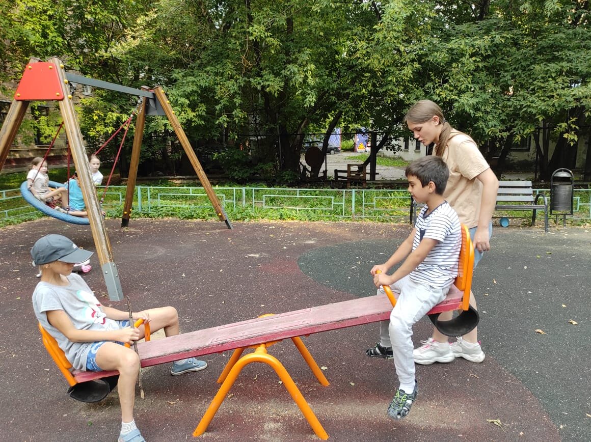 Инклюзивный лагерь, Химки. Справа - наш Семен