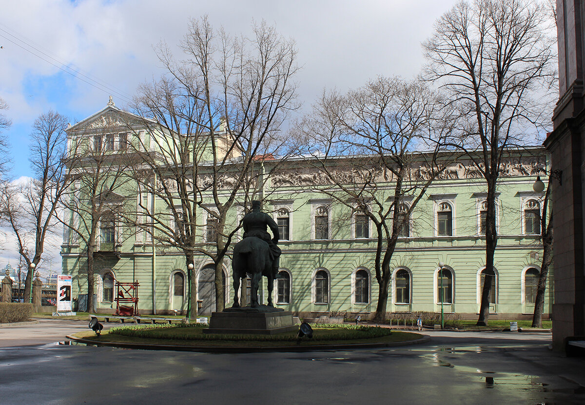 Служебный корпус Мраморного дворца /фото с сайта Ситиволс/