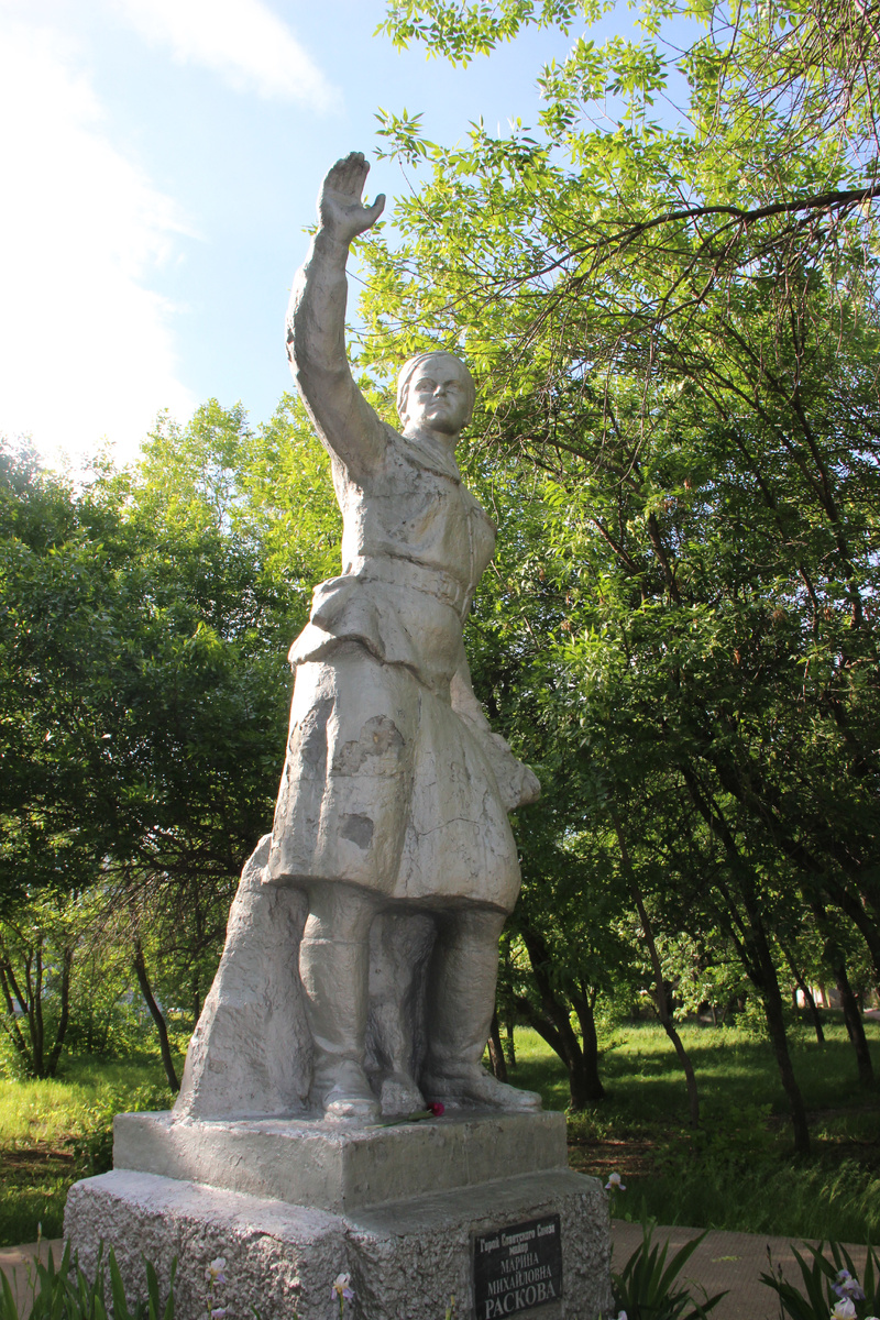 Первый памятник Расковой в Энгельсе. 2018 год. Фото М.А. Лукояновой