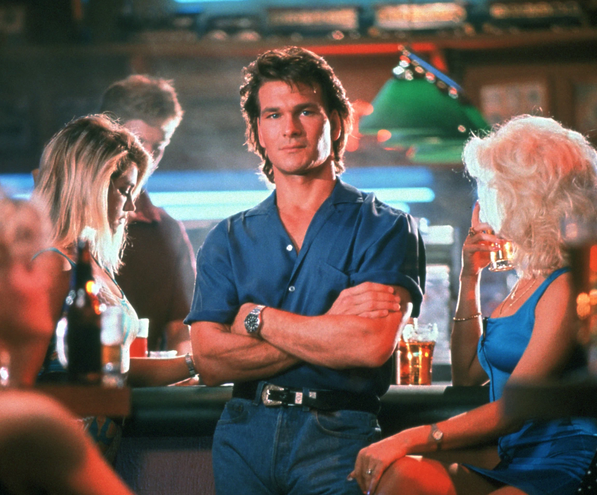 Road house movie 2025. &quot;придорожная закусочная&quot;  &quot;road house&quot; (1989),. патрик суэйзи дом у дороги.