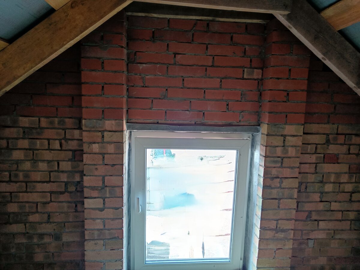 Фронтон изнутри с усиленными колоннами