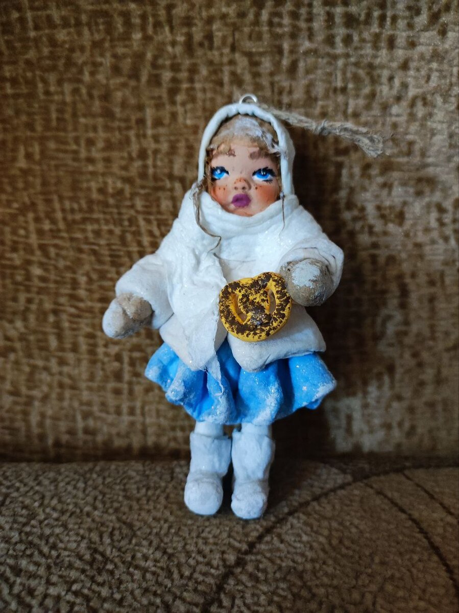 Вот такой получилась моя самая первая  кукла, с которой началось мое увлекательное путешествие в мир ватной игрушки, - рассказывает Екатерина