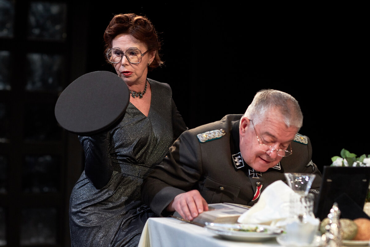 "Семейный альбом". Вера — Евг. Симонова, Рудольф — М. Филиппов. Фото С. Петрова