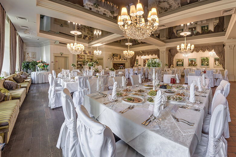 Свадебный интерьер ресторана «Скоморохи»