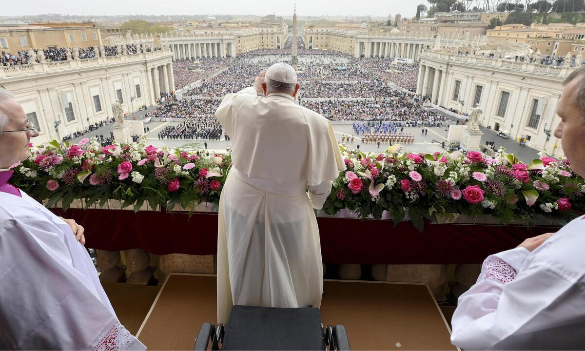 В кадре: обращение понтифика Ватикан.