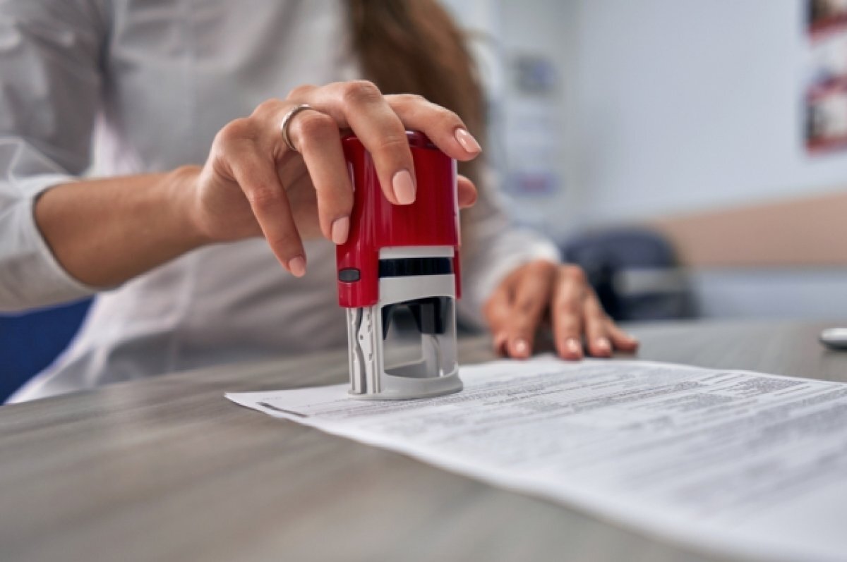    Привезли труп с собой.