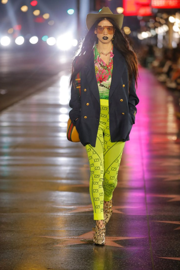 Показ Gucci весна-лето 2022 под руководством Алессандро Микеле. Согласитесь, это неудержимый гламур.