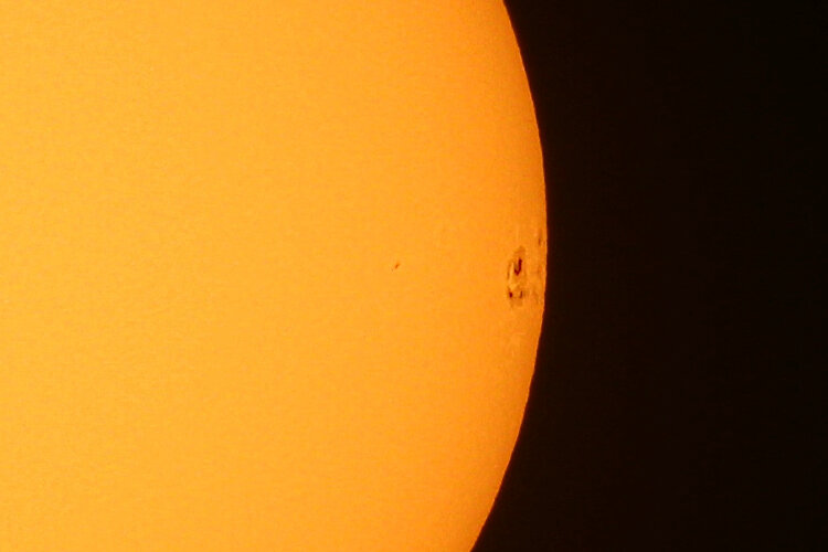 Группы пятен AR 13615 и AR 13617 30 марта 2024 года, фото автора 