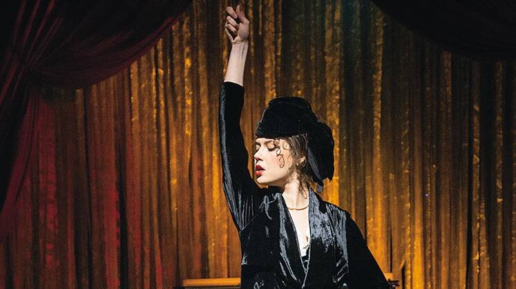    ПРЕДОСТАВЛЕНО ПРЕСС-СЛУЖБОЙ ТЕАТРА МОССОВЕТА В спектакле, поставленном в стиле кабаре 1920-х годов, звучит живая музыка и песни времен Гражданской войны и нэпа