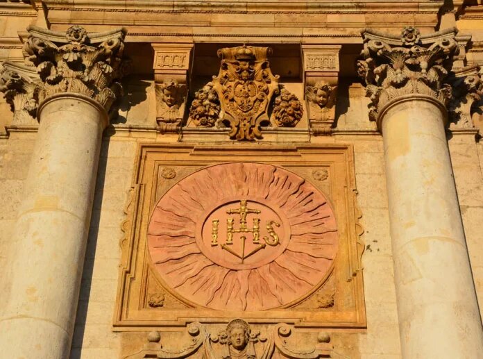 
Знаки ордена иезуитов. https://carposting.ru/znaki-ordena-iezuitov/