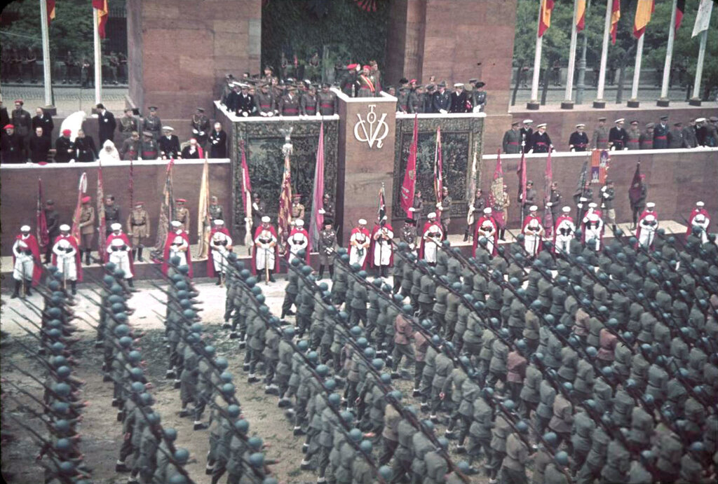 «Они прошли»: франкистский парад в мае 1939 года.